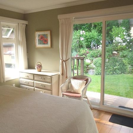 Mountain Bed & Breakfast North Vancouver Rom bilde