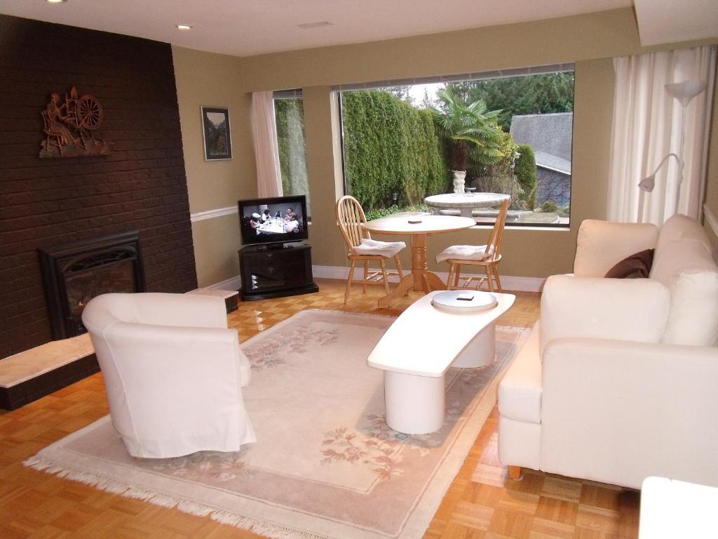 Mountain Bed & Breakfast North Vancouver Rom bilde