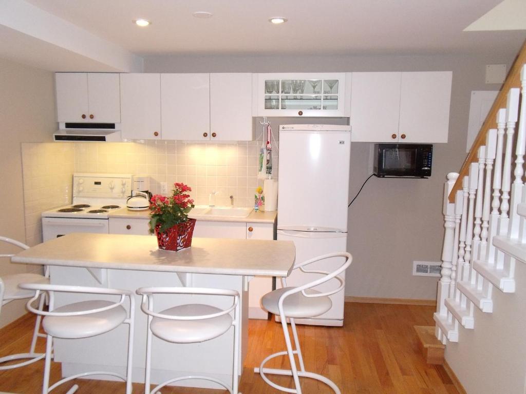 Mountain Bed & Breakfast North Vancouver Rom bilde