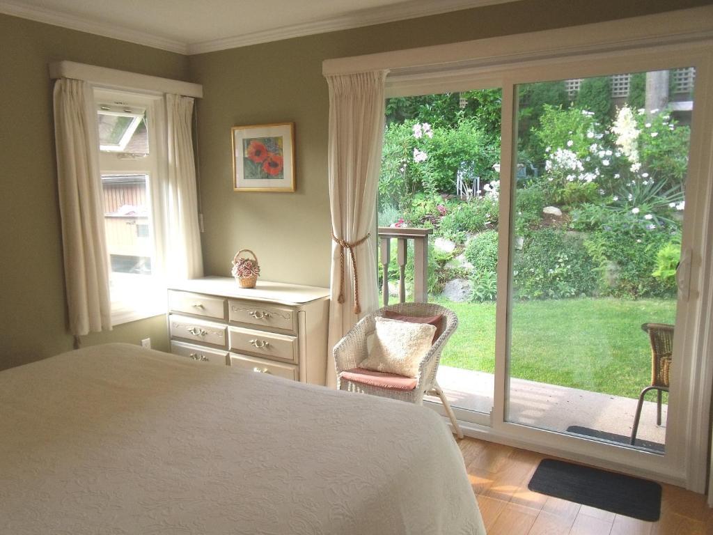 Mountain Bed & Breakfast North Vancouver Rom bilde